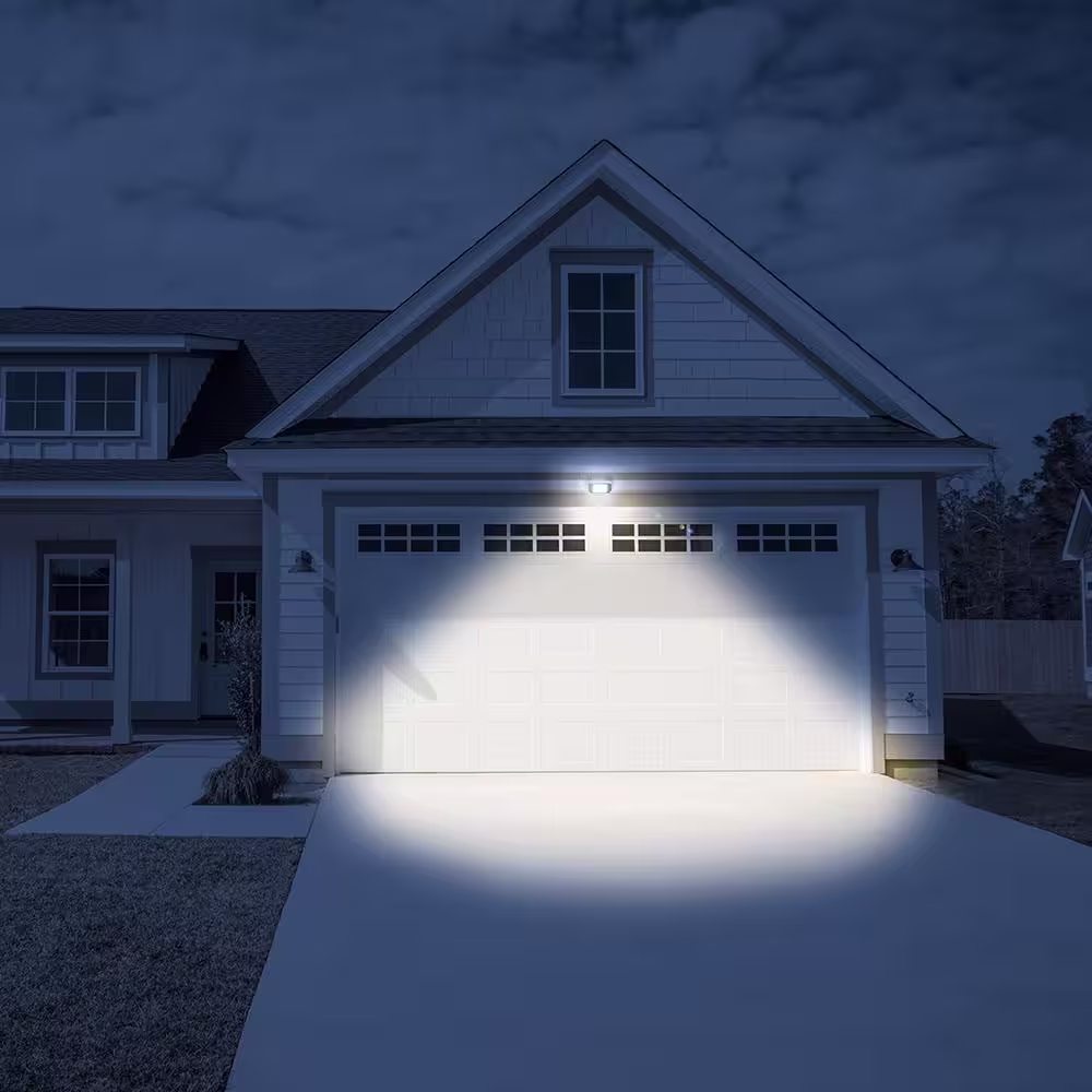 Westek Integrated LED Black Motion-Sensing Compact Standard Light