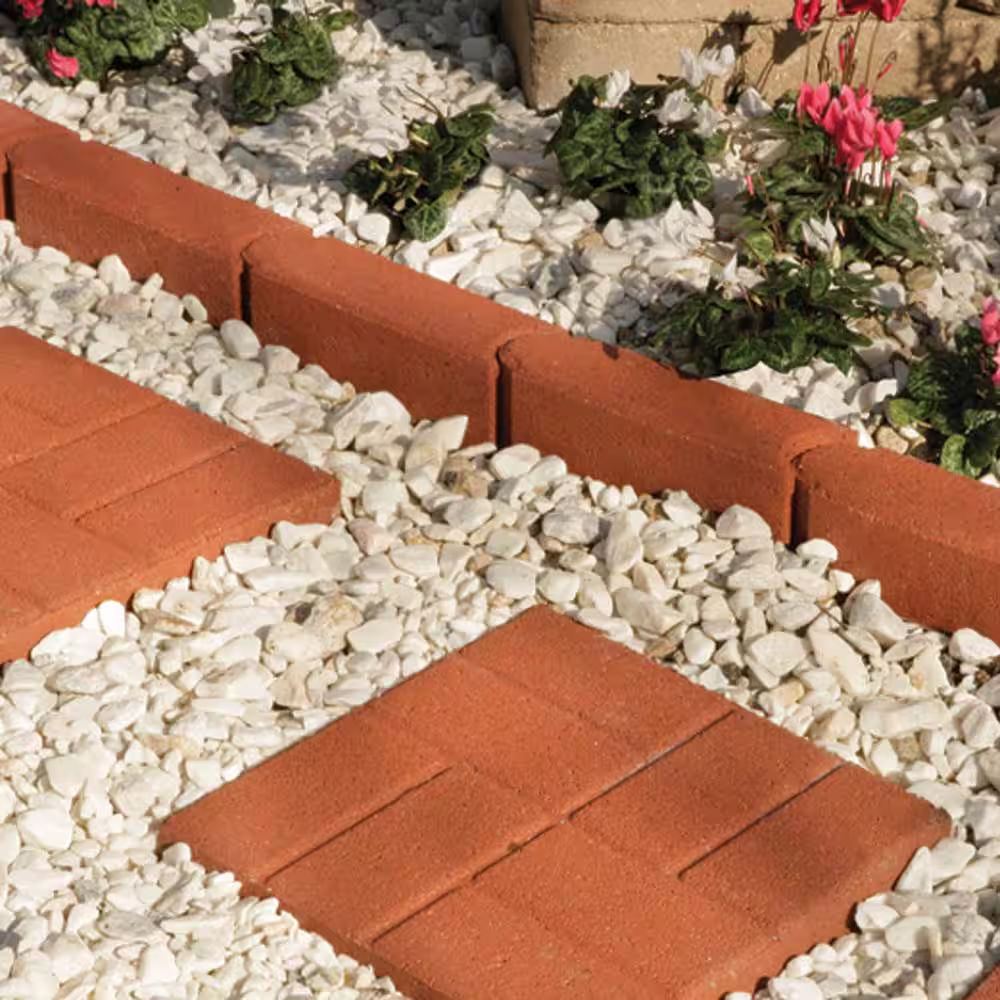 Pavestone 0.50 cu. ft. Medium 0.75 in. to 1.75 in. Premium White Marble Chips (64-Bags/32 cu. ft./Pallet)