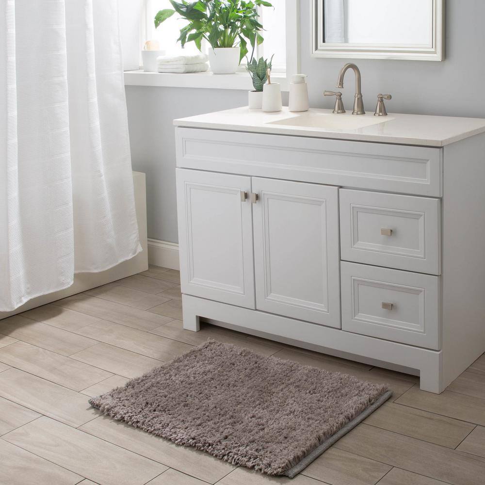 None Plush Bath Mat 20 in. x 32 in. Gray