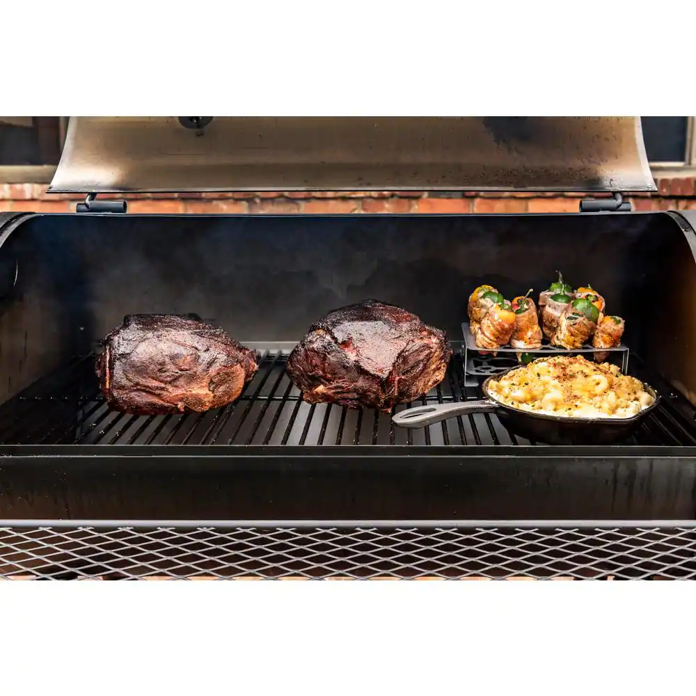 OKLAHOMA JOE'S Highland Reverse Flow Offset Charcoal Smoker and Grill in Black with 900 sq. in. Cooking Space